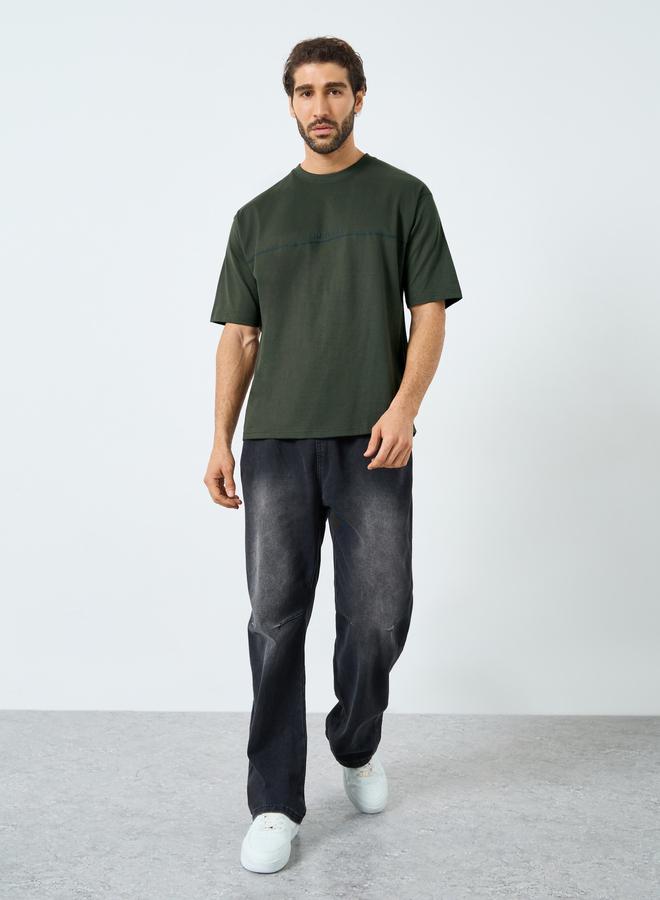 ستايلي تيشيرت واسع بياقة دائرية بلون زيتوني - Image 2